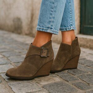 Lucky Brand Womens Size 8 B Brown Suede Sumarah Wedge Buckle Ankle Boots Booties
